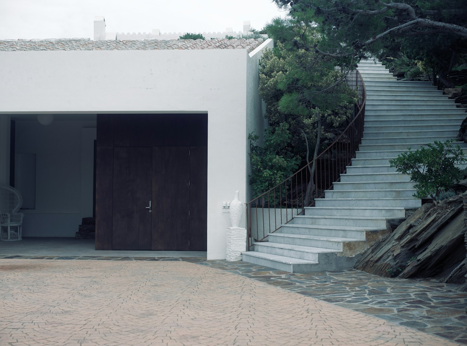 Casa prefabricada de dos plantas con escalera exterior